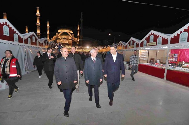 Foto - Türkiye’nin ikinci büyük camisi tıklım tıklım doluyor: Hizmetlerin en hayırlısı