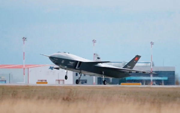 Foto - Türkiye'nin ilk SİHA gemisi "TCG Anadolu" Fransa'da gündem oldu