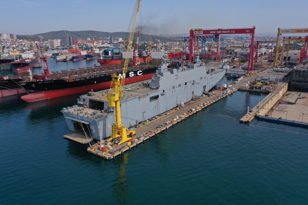 Foto - Türkiye'nin ilk SİHA gemisi "TCG Anadolu" Fransa'da gündem oldu