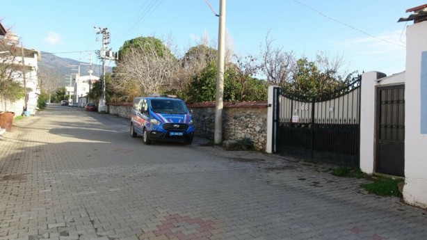 Türkiye'nin merak ettiği ev! Jandarma kapısında nöbet tutuyor