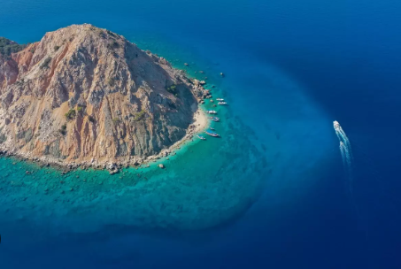 Foto - Türkiye'nin o adası resmen işgal altında! İş artık çığırından çıktı