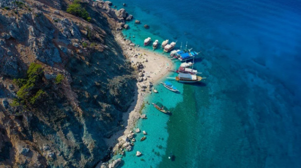 Foto - Türkiye'nin o adası resmen işgal altında! İş artık çığırından çıktı