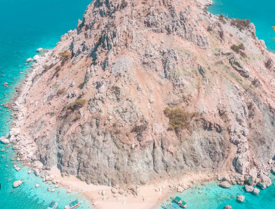 Foto - Türkiye'nin o adası resmen işgal altında! İş artık çığırından çıktı