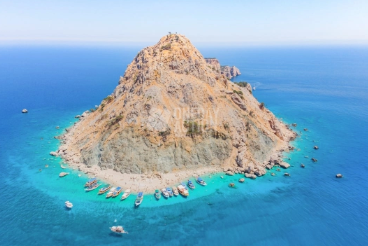 Foto - Türkiye'nin o adası resmen işgal altında! İş artık çığırından çıktı