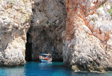 Foto - Türkiye'nin o adası resmen işgal altında! İş artık çığırından çıktı