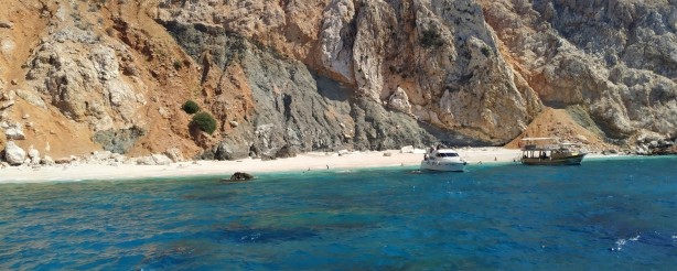 Foto - Türkiye'nin o adası resmen işgal altında! İş artık çığırından çıktı