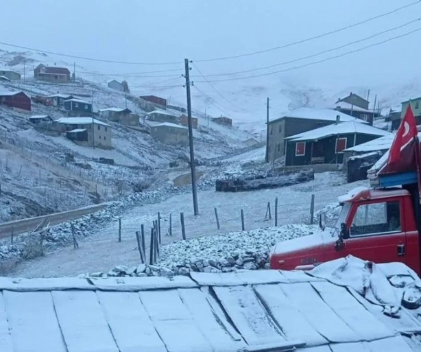 Foto - Türkiye'nin o illerinde Ekim ayında kar yağışı!