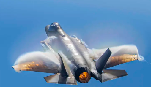 Foto - Türkiye'nin parasını ödediği F-35'lerin üzerine yatmaya çalışan ABD belasını buldu! Tüm dünya şokta