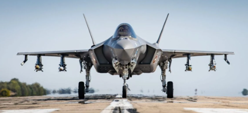 Foto - Türkiye'nin parasını ödediği F-35'lerin üzerine yatmaya çalışan ABD belasını buldu! Tüm dünya şokta