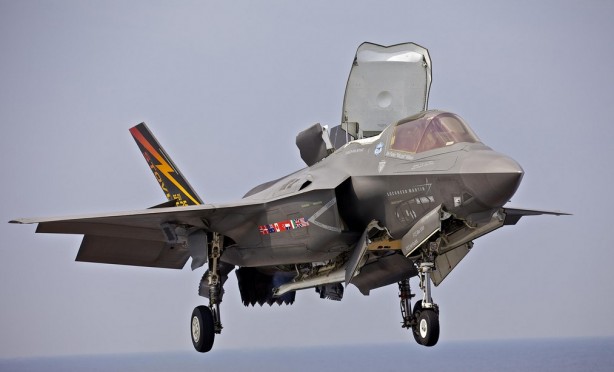 Foto - Türkiye'nin parasını ödediği F-35'lerin üzerine yatmaya çalışan ABD belasını buldu! Tüm dünya şokta