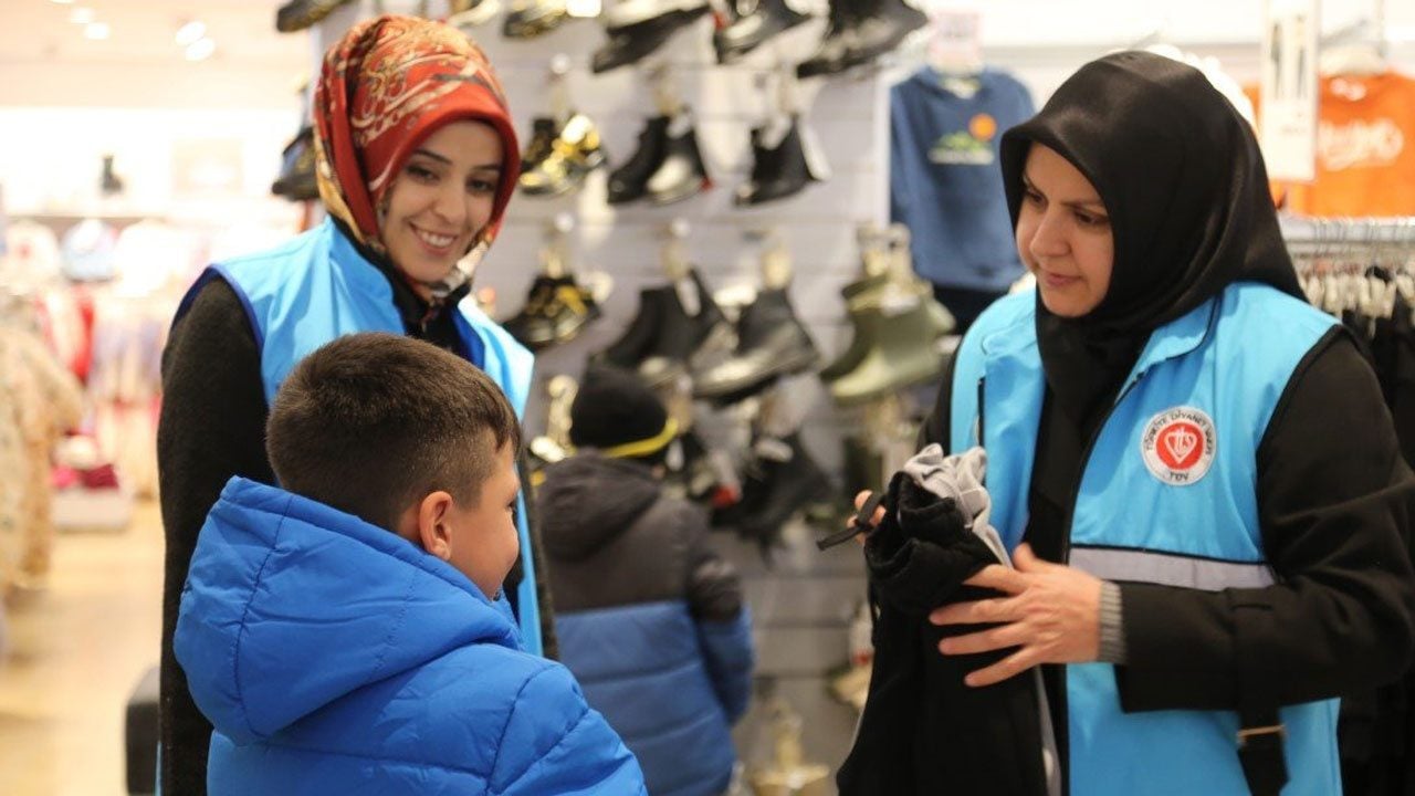 Türkiye’nin şefkat eli her yerde! TDV’den Kerküklü yetimlere destek