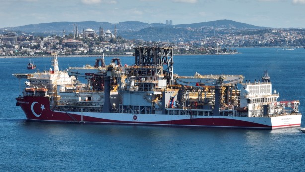 Foto - Türkiye’nin sondaj gemisi Abdülhamid Han, Zeytinburnu açıklarında havadan görüntülendi