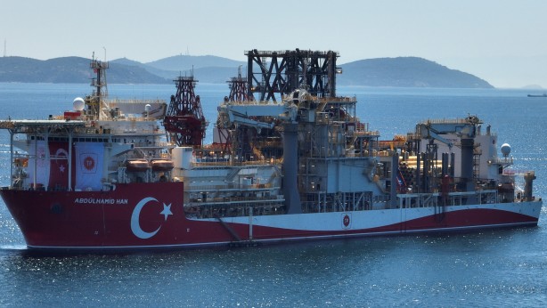 Foto - Türkiye’nin sondaj gemisi Abdülhamid Han, Zeytinburnu açıklarında havadan görüntülendi