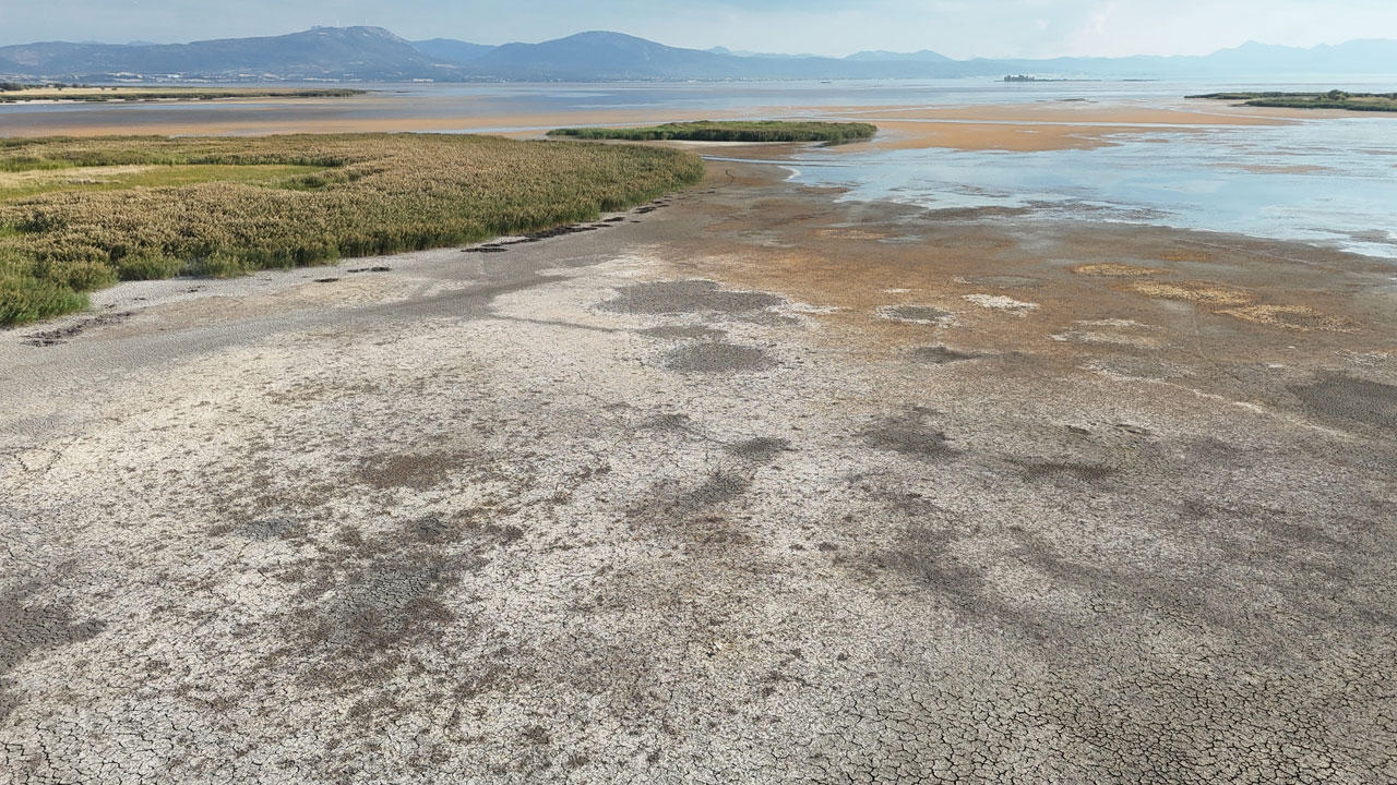 Foto - Türkiye’nin tatlı su cenneti can çekişiyor! Artık adalara motorla değil yürüyerek gidiyorlar