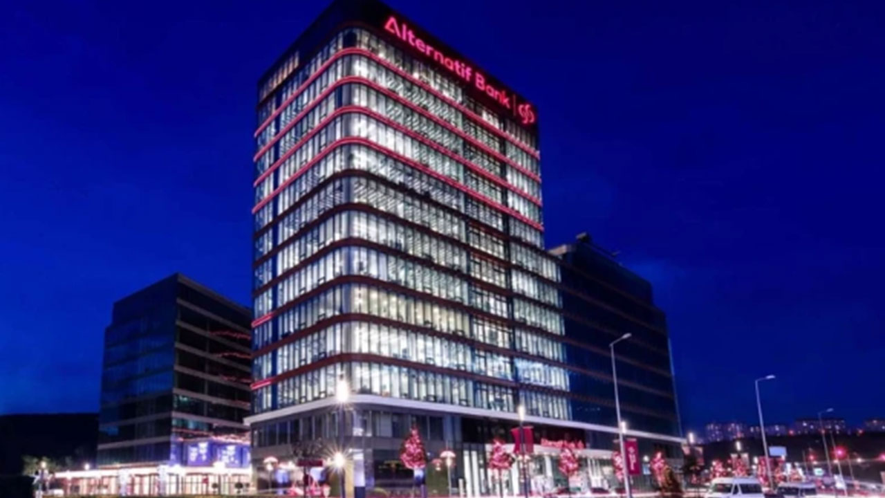 Foto - Türkiye'nin ünlü bankasında deprem! Şubelerini bir bir kapatmaya başladı, kriz baya büyük