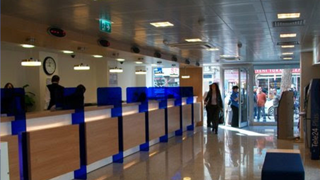 Türkiye'nin ünlü bankasında deprem! Şubelerini bir bir kapatmaya başladı, kriz baya büyük