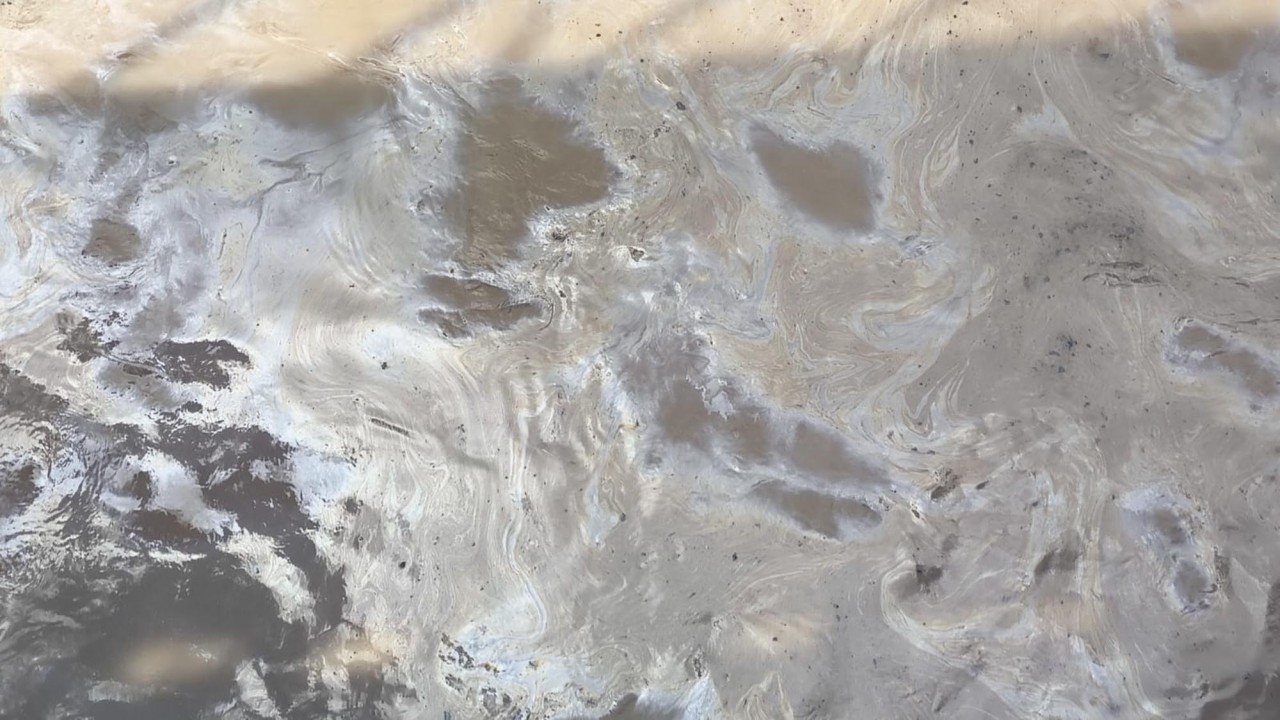 Foto - Türkiye’nin ünlü çayında akaryakıt sızıntısı! 