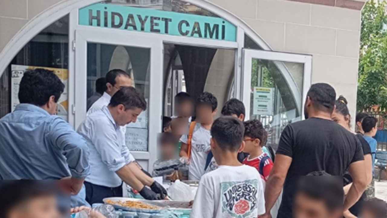 Foto - Türkiye'nin ünlü cemaatinden tartışmalı karar: Diyanet'in imamını minareye sokmamaya başladılar