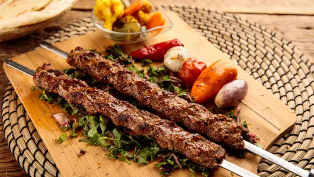 Foto - Türkiye'nin ünlü kebapçısında skandal! Kebapta tekila, kokoreçte votka, orada da rakı çıktı