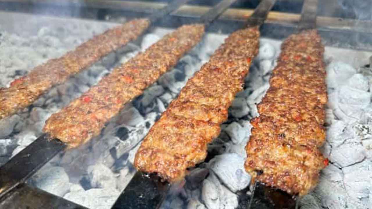 Foto - Türkiye'nin ünlü kebapçısında skandal! Kebapta tekila, kokoreçte votka, orada da rakı çıktı