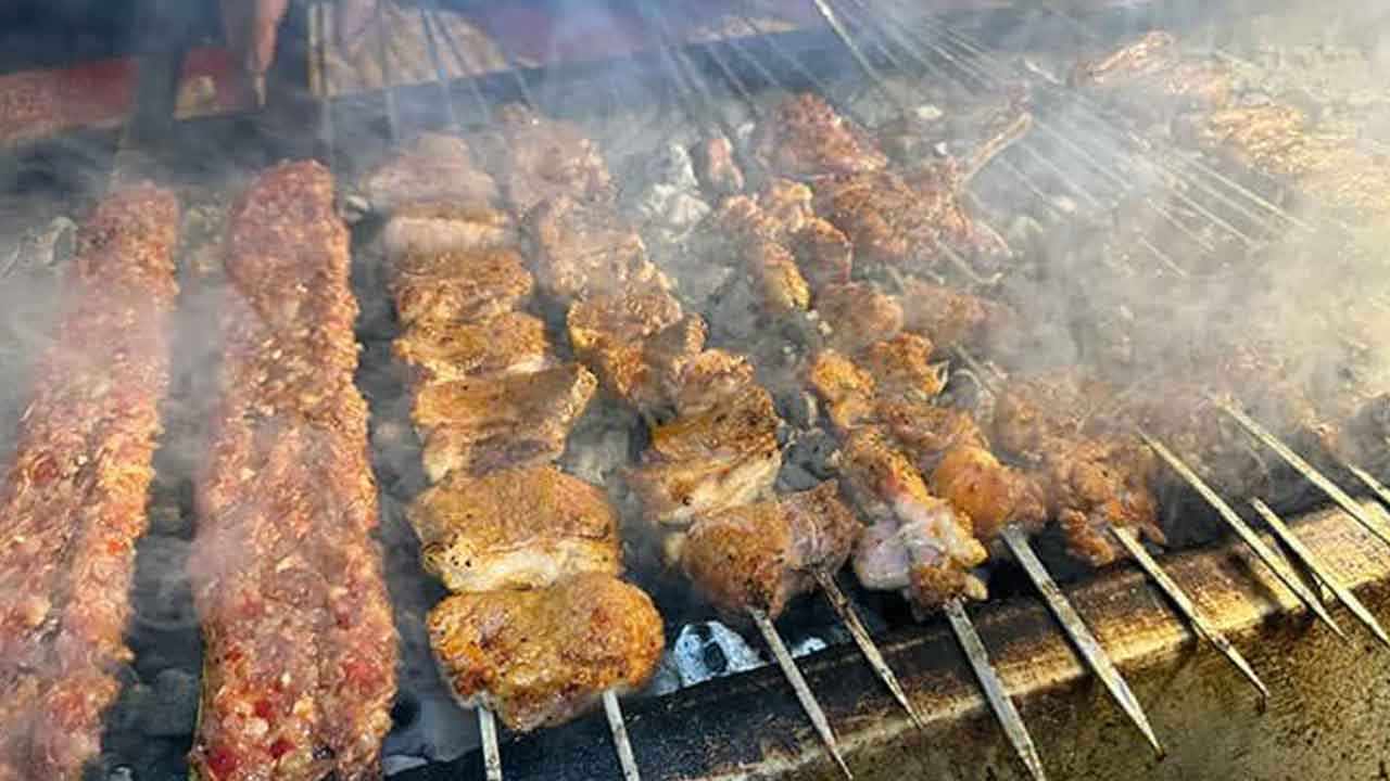 Türkiye'nin ünlü kebapçısında skandal! Kebapta tekila, kokoreçte votka, orada da rakı çıktı