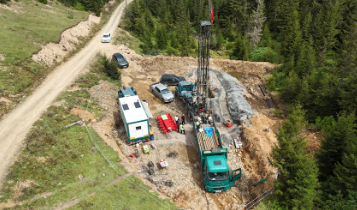 Foto - Türkiye'nin ünlü yaylasında büyük bir su kaynağına ulaşıldı! Yerin 61 metre altından bir anda fışkırdı