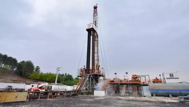 Foto - Türkiye'nin ünlü yaylasında büyük bir su kaynağına ulaşıldı! Yerin 61 metre altından bir anda fışkırdı