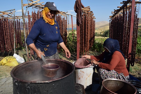 Foto - Türkiye'nin usta şeflerindendi... Bakın köyüne yerleşip ne yaptı!