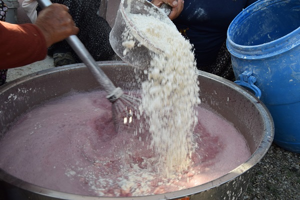 Foto - Türkiye'nin usta şeflerindendi... Bakın köyüne yerleşip ne yaptı!