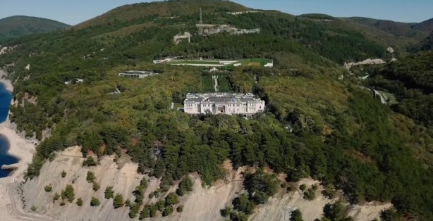 Foto - Türkiye'nin yanı başında nükleer sığınak! Şok iddia: O ülkenin lideri gizli tünellerle Türkiye'ye kaçacak