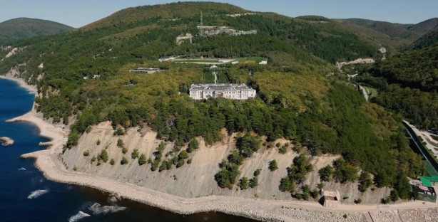 Foto - Türkiye'nin yanı başında nükleer sığınak! Şok iddia: O ülkenin lideri gizli tünellerle Türkiye'ye kaçacak