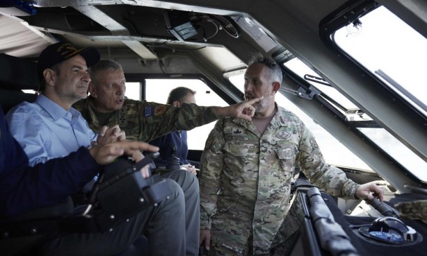 Foto - Türkiye'nin yeni silahını gören Yunanistan'da Miçotakis sahaya indi! Helikopterler, botlar harekete geçti