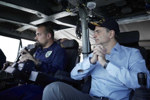 Foto - Türkiye'nin yeni silahını gören Yunanistan'da Miçotakis sahaya indi! Helikopterler, botlar harekete geçti