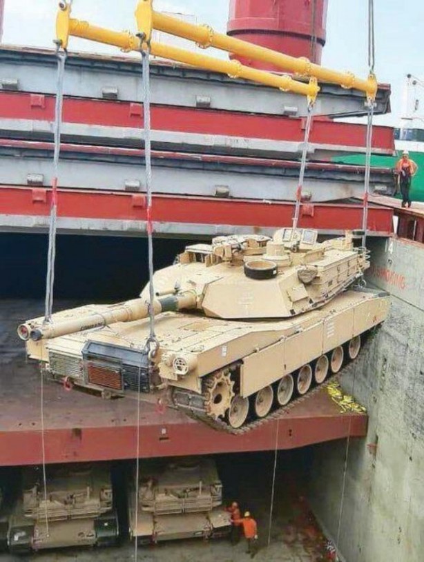 Foto - Türkiye'ye 40 kilometre uzakta! ABD bölgeyi cephaneliğe dönüştürüp 400 tank yığdı