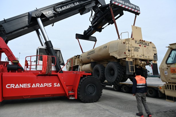 Foto - Türkiye'ye 60 km mesafeye kadar geldiler! Tanklar, gizemli silahlar konuşlandırıldı