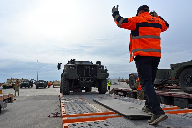 Foto - Türkiye'ye 60 km mesafeye kadar geldiler! Tanklar, gizemli silahlar konuşlandırıldı