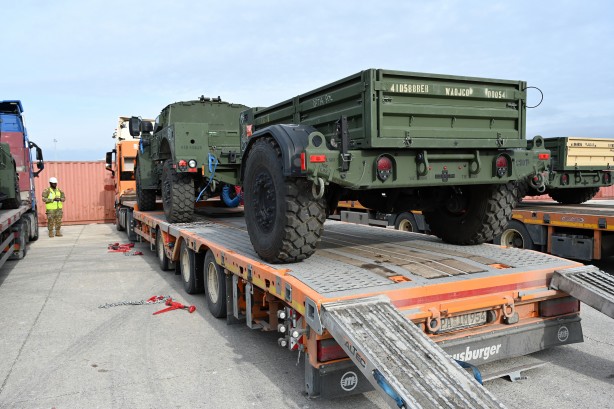 Foto - Türkiye'ye 60 km mesafeye kadar geldiler! Tanklar, gizemli silahlar konuşlandırıldı