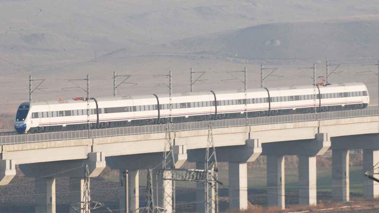 Türkiye'ye büyük müjde verildi: Hızlı trenle İstanbul'dan o kente sadece 80 dakikada gidilecek