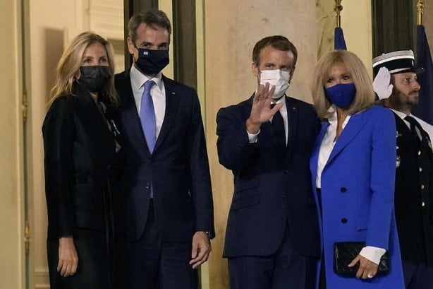 Foto - Türkiye’ye çok yaklaştı! 3 km’lik mesafeden şok görüntü… Kaşınıyorlar