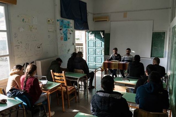 Foto - Türkiye’ye düşman teröriste dost! Sözde mülteci kampında alçak görüntüler