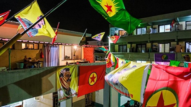 Foto - Türkiye’ye düşman teröriste dost! Sözde mülteci kampında alçak görüntüler