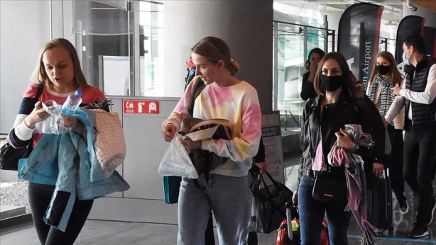 Foto - Türkiye'ye gelen Ruslar otel dışına çıkmaktan korkuyor! İşte sebebi