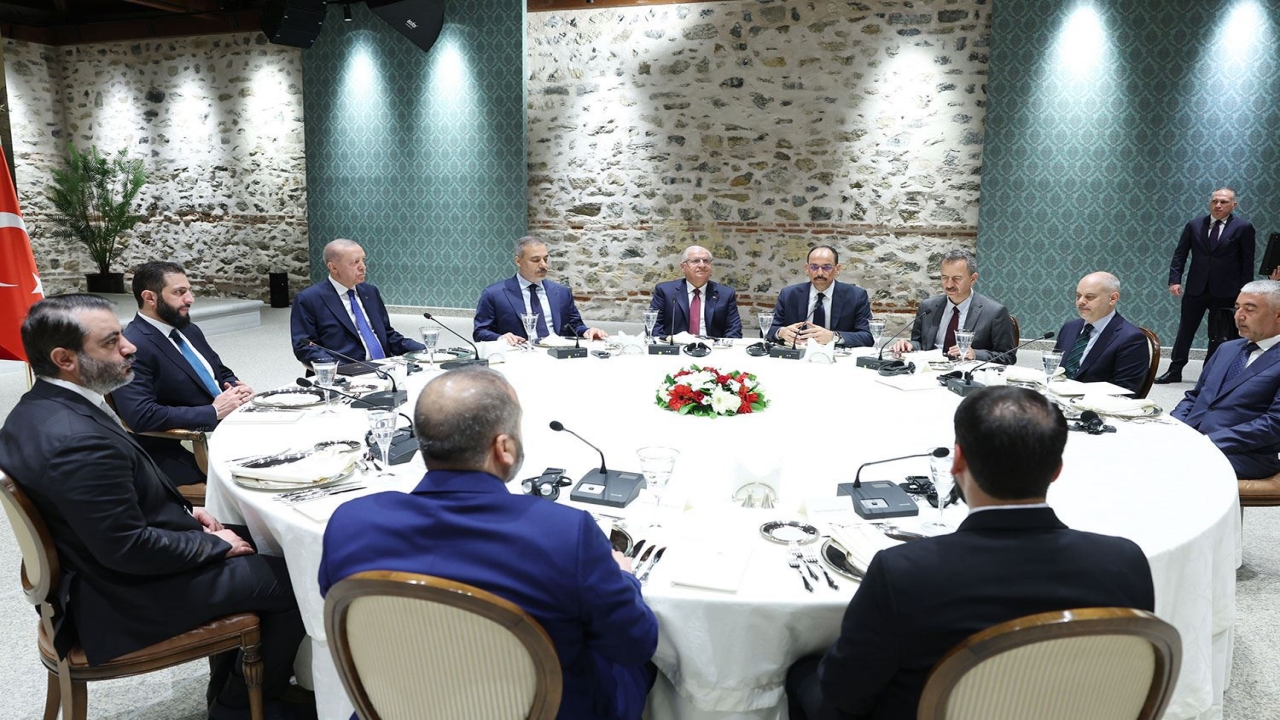 Foto - Türkiye’ye gelip Erdoğan’la görüşen Ahmed Şara ile ilgili şaşırtan iddia! Herkesten habersiz bunu yapmış