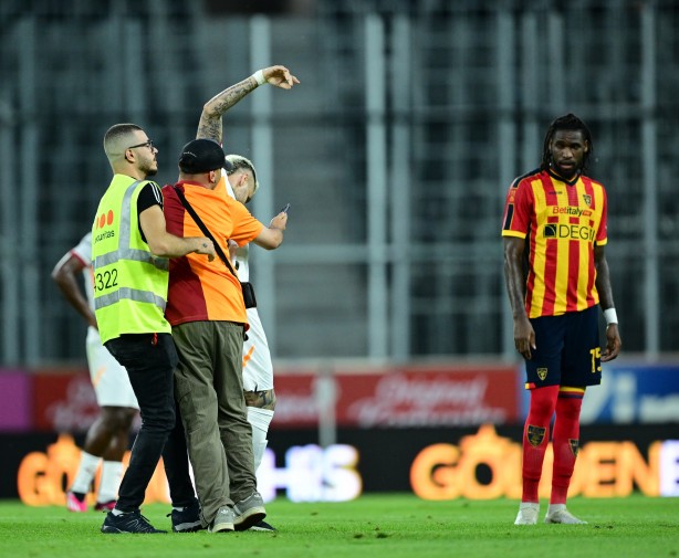Foto - Türkiye'ye gelmişti: Böyle duyurdular! Zaha, Tete, Ziyech derken Okan Buruk yıldız ismin üstünü çizdi: