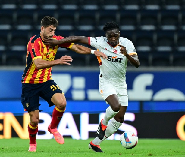 Foto - Türkiye'ye gelmişti: Böyle duyurdular! Zaha, Tete, Ziyech derken Okan Buruk yıldız ismin üstünü çizdi: