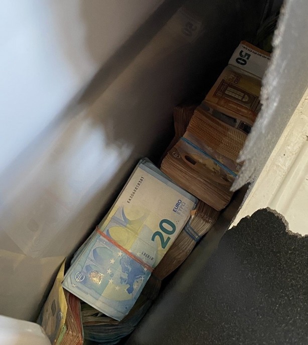 Foto - Türkiye'ye getirilmek istenen 901 bin Euro'ya el konuldu! Komşu resmen bayram etti