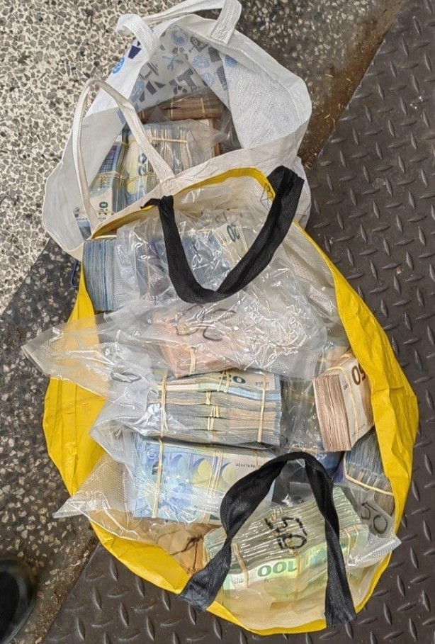 Foto - Türkiye'ye getirilmek istenen 901 bin Euro'ya el konuldu! Komşu resmen bayram etti