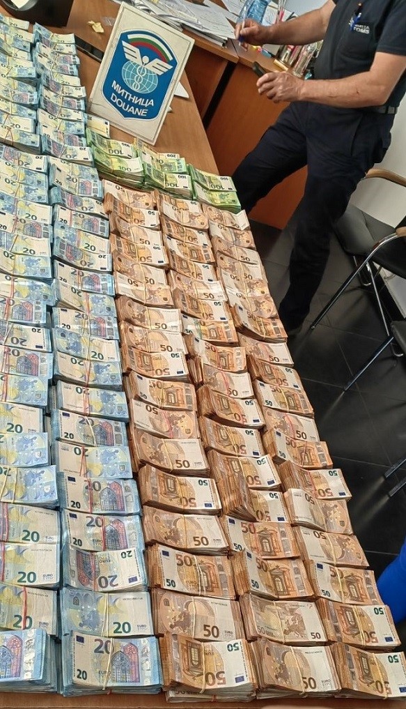 Türkiye'ye getirilmek istenen 901 bin Euro'ya el konuldu! Komşu resmen bayram etti
