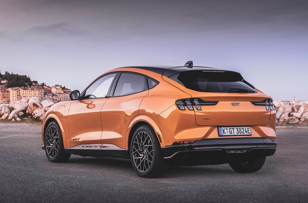 Foto - Türkiye’ye giriş yaptı! Performans ve güç için tasarlandı! Onun adı Tesla katili!