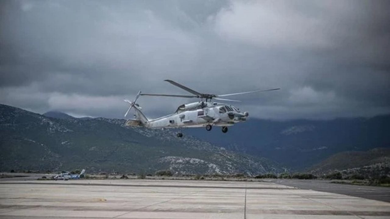 Foto - Türkiye'ye kafa tutan ülke alev aldı: Helikopter üssü cayır cayır yandı